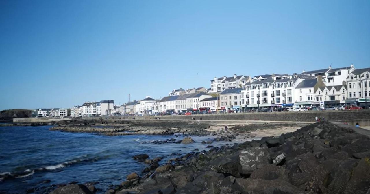 Enfield Street House Behind Portstewart Promenade With Partial Sea View From Front 3 Bed Sleeps 7ヴィラ エクステリア 写真