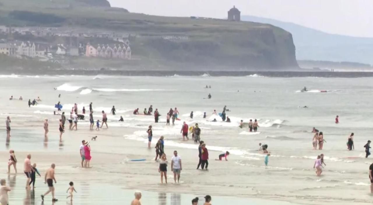 Enfield Street House Behind Portstewart Promenade With Partial Sea View From Front 3 Bed Sleeps 7ヴィラ エクステリア 写真